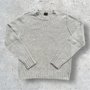 Rose & Born kashmir tröja | M - Rose and born 100% cashmere tröja | storlek 48 = S/M | skick 9/10 | nypris 7000kr | skriv om du är intresserad 