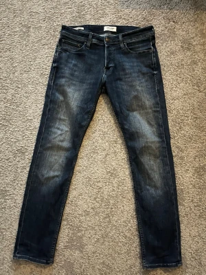 Slim-fit jeans Jack & Jones - Säljer nu dessa slim-fit jeans från Jack & Jones. Storlek: 31/32 | Skick: 9/10 | Skriv vid fler frågor eller funderingar!