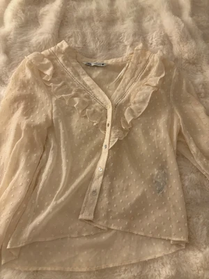 Blus  - Fin blus från Zara i storlek S💕