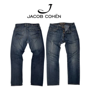 Jacob Choën jeans - Säljer ett par sjukt feta Jacob Choën jeans som har skapliga fades efter användning ✅|| De har två lagningar på grenen som inte påverkar användningen, samt slitningar på höger ben (se bilder)  🪡 || Modell 688 || Modellen på bilden är 183cm lång || W32 men passar W31 || Hör av er vid frågor, jag svara snabbt!💫