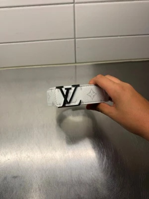 L bälte Vit storlek 115 - L bälte Vit storlek 115