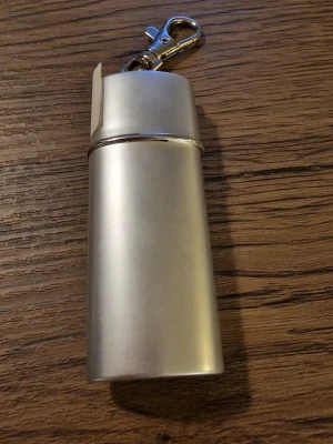 Mobil askkopp - Mobil askkopp i rostfritt stål. Med hänge. Förslutbar.