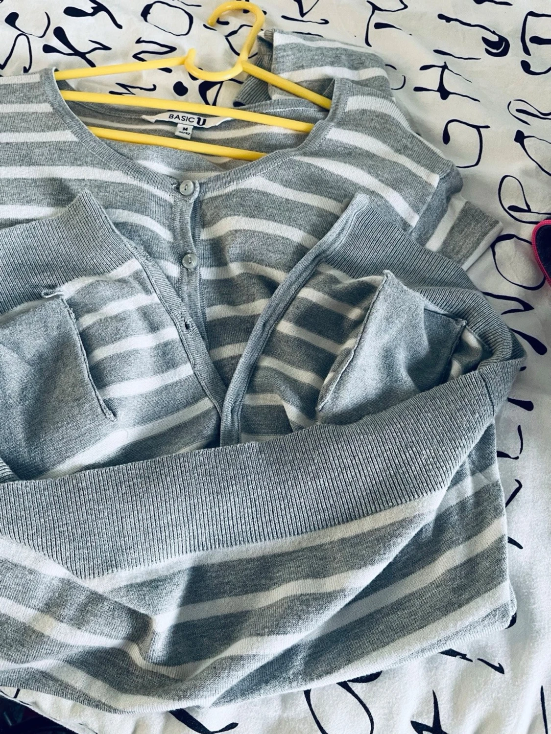 Gråvit randig kofta från Basic U - 1