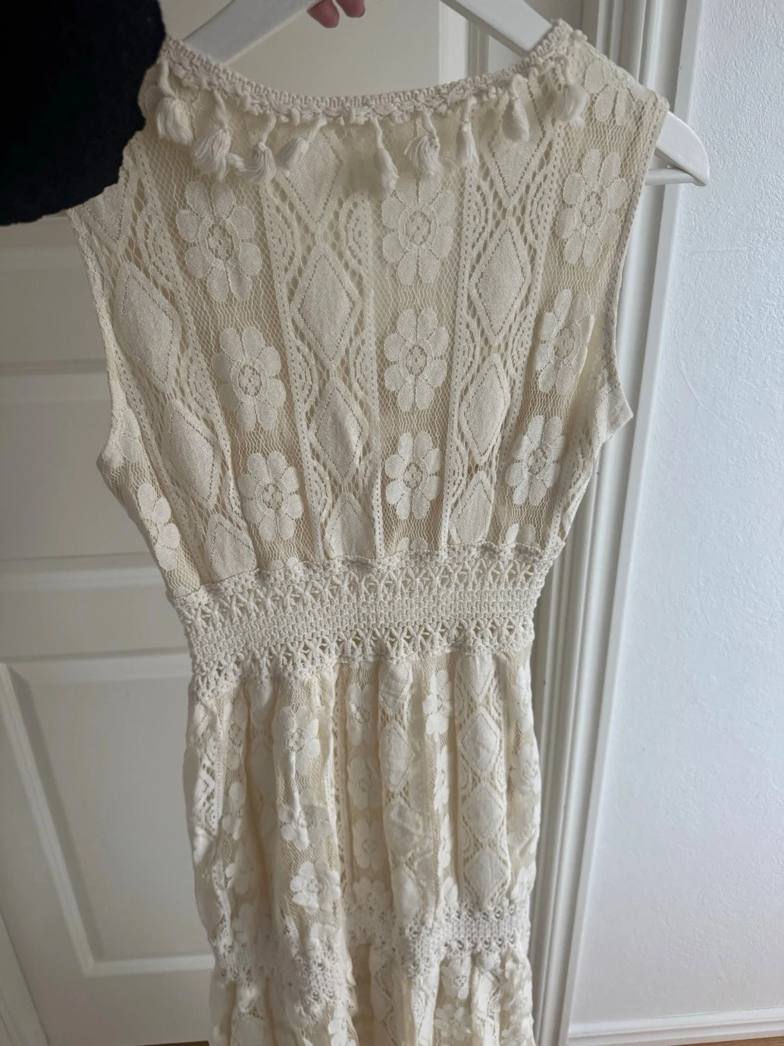 Spetsklänning med snörning - 4