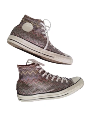 Mönstrade Converse sneakers - Säljer ett par Missoni Converse i storlek 38!!