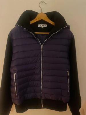 Levon cardigan Storlek M - Helt ny levon jacka, inte använd. Modellen är 180 cm lång. 