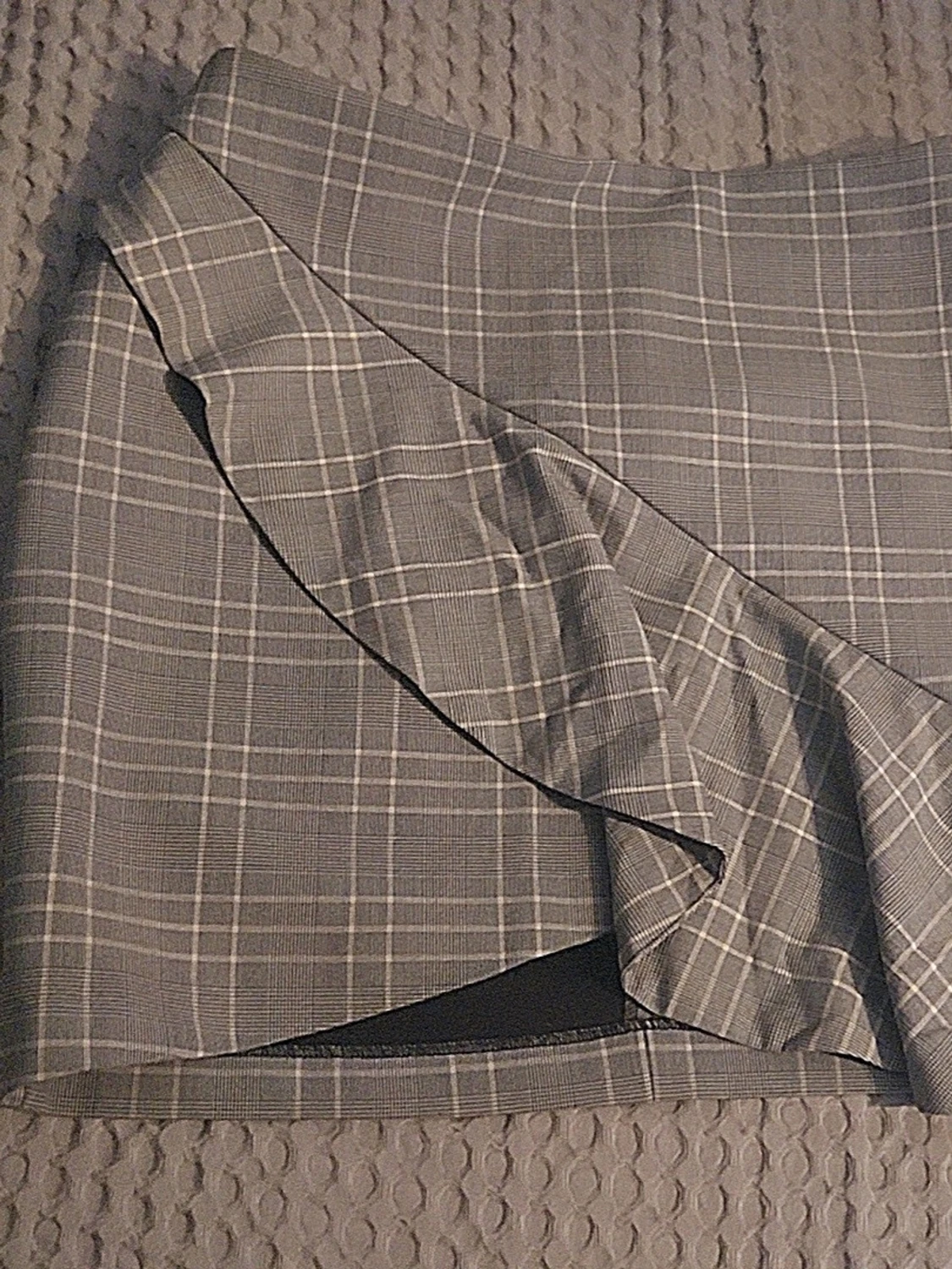 Grå rutig kortkjol med volang - 2