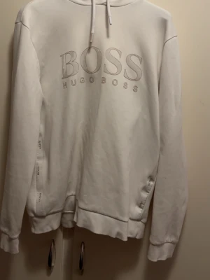 Vit Hugo Boss hoodie - Vit Hugo Boss hoodie storlek S