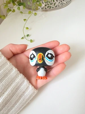 Littlest pet shop - Littlest Pet Shop #654 Puffin Bird Generation 2 vilket gör att den är värd mer Finns fler i min profil för samfrakt