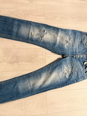 Dondup jeans -  dondup jeans, storlek W30. Mycket bra skick. Först till kvarn får bäst pris, tveka inte höra ev er med frågor på DM 