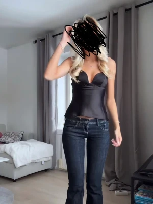 Zara topp  - Super fin fest Zara topp, aldrig andvänt så väldigt bra skick 💞 säljer pågrund av att jag inte använder 