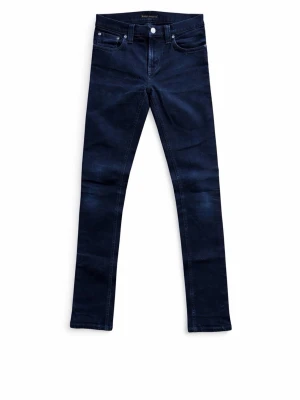 Nudie jeans slim - Säljer nu ett par riktigt snygga nudie jeans! Ett par slim fit jeans som trendar mycket just nu som är lätta att matcha. Nypris=1700 men säljer för 549 så passa på och tveka inte att fråga vid minsta fundering. (Kolla profil för fler jeans)