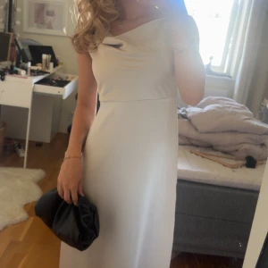 Champangefärgad balklänning - En jätte fin balklänning som endast är använd en kväll!🥰