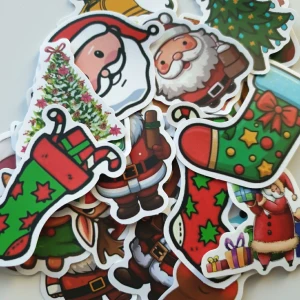 25st jultomte och julstrumpor, jul klistermärken/stickers - Klistermärken/stickers Motiv: jultomte, julstrumpa, gran  Antal: 25st Skick: ny/oanvänd  Kul att använda till pyssel, scrapbooking och annat. Kan tex användas till att dekorera din bärbara dator, anteckningsbok, resväska, etc. 