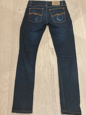 Nudie Jeans Skinny Jeans Blå W28 L30 - Mörkblå nudie jeans med en fet wash || storlek 28/30 || skick 9/10 || model skinny lin || Pris kan diskuteras