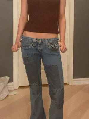 Patchwork jeans från True Religion - Unika blå patchwork jeans från True Religion. Pris kan diskuteras