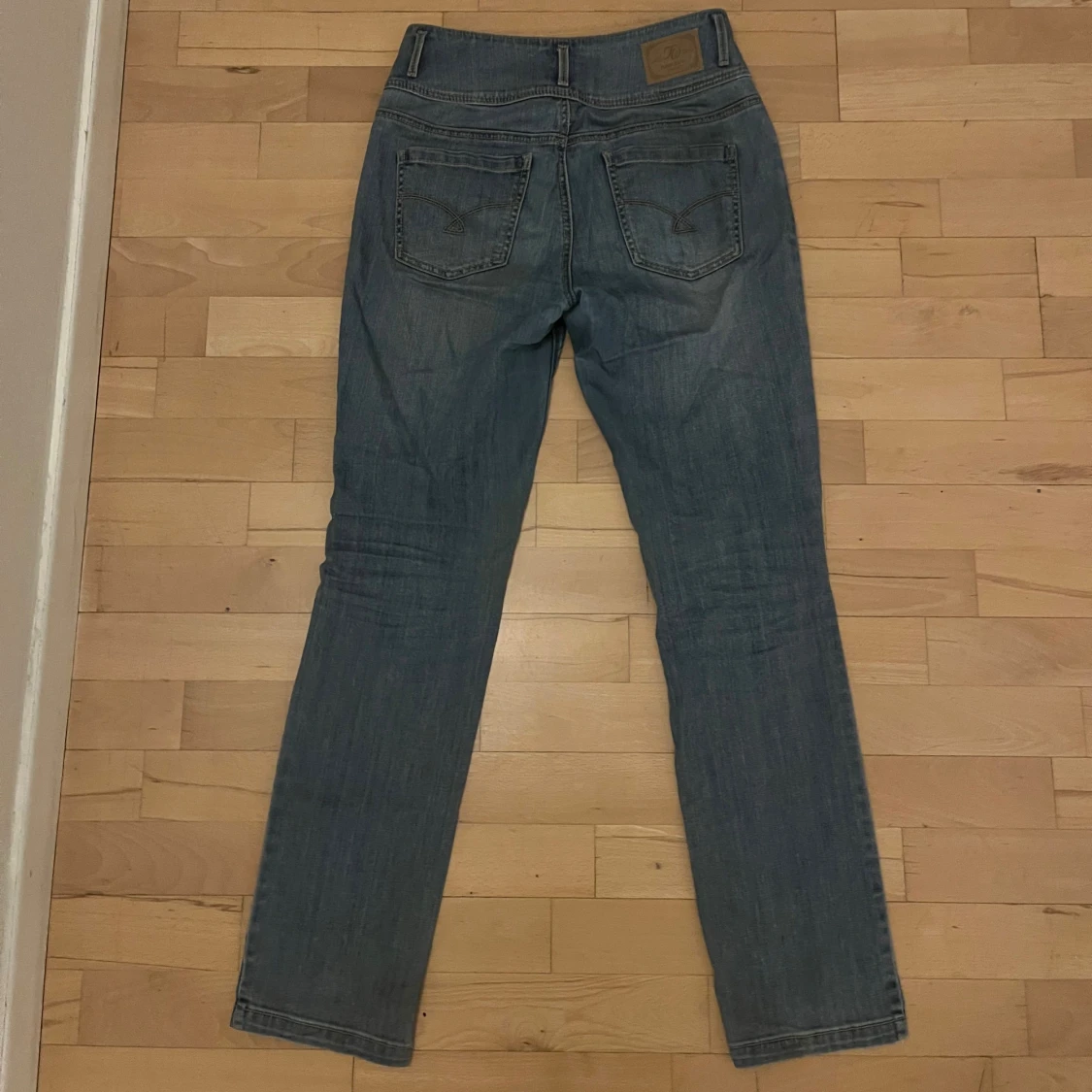 jättesnygga raka jeans från flash👖 - 1