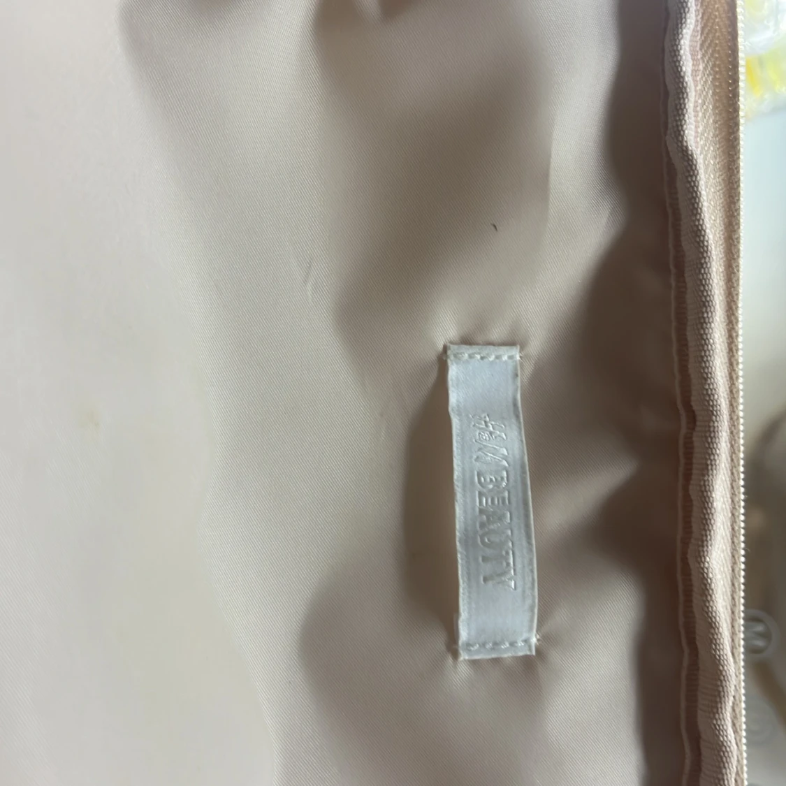 Beige quiltad axelväska med dragkedja - 4