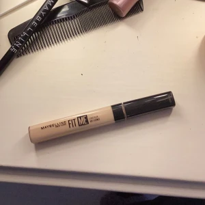 Fit me concealer  - Använd några gånger men massa produkt kvar! Pris går såklart att diskutera 