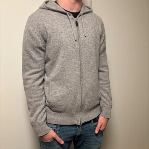 Kashmir Kofta  - Kashmir Kofta | Skick: 9/10 | Tillbehör: Endast korta | Strolek: M | Nypris: +- 899:- SEK | Vid fler bilder eller frågor hör av er. 🍂🍁