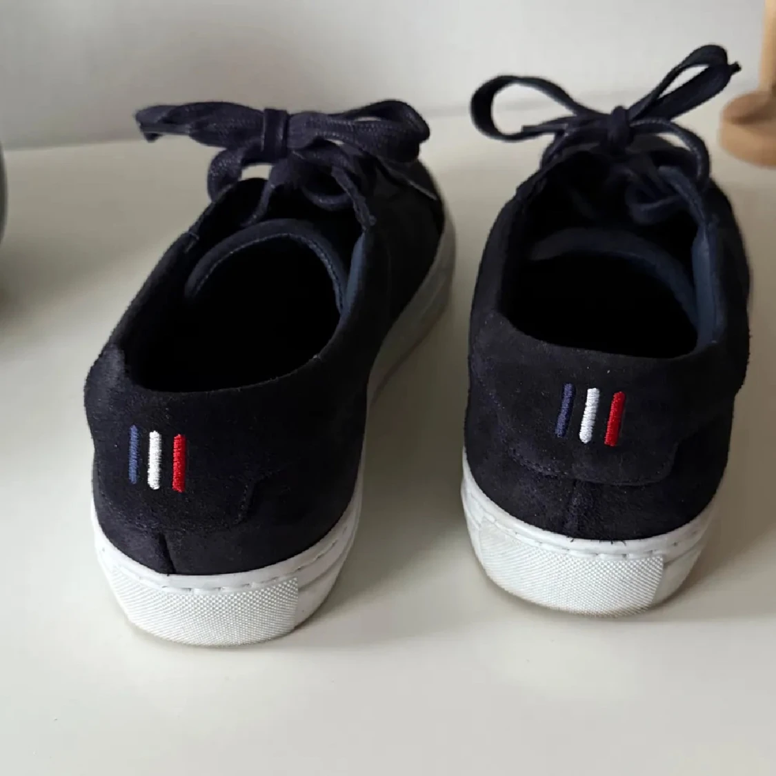 Mörkblå sneakers från Les Deux - 2