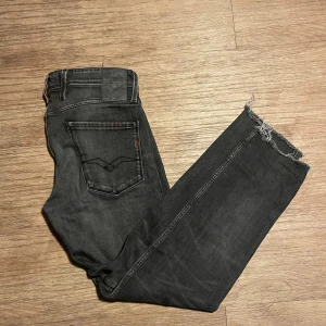Replay Jeans W32 L32 - Snygga replay jeans W32 L32 modellen anbass