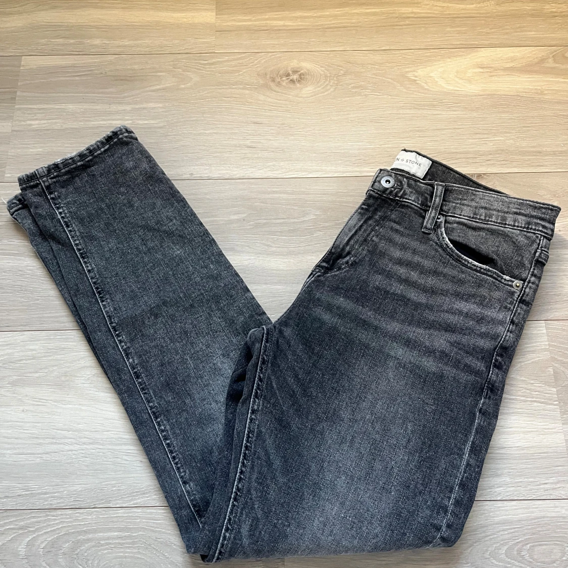 Svarta skinny jeans från Sun + Stone