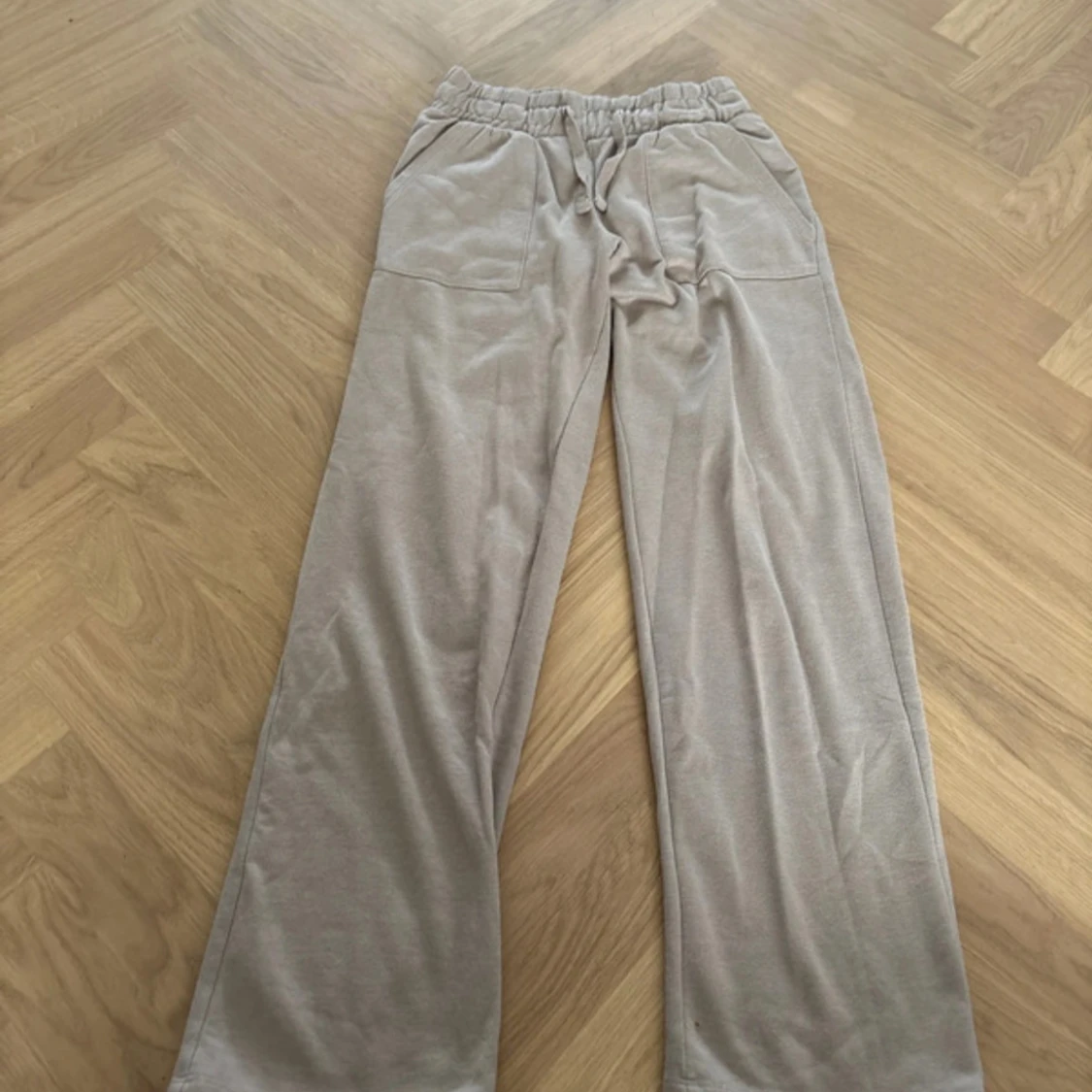 Beige mjukisbyxor från 157 XS