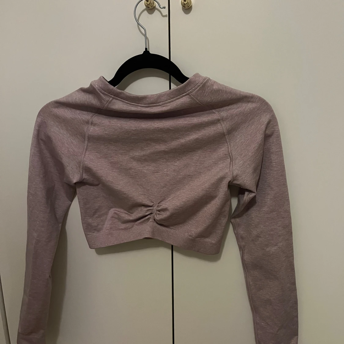 Ljuslila/rosa croppad långärmad topp Gymshark - 3