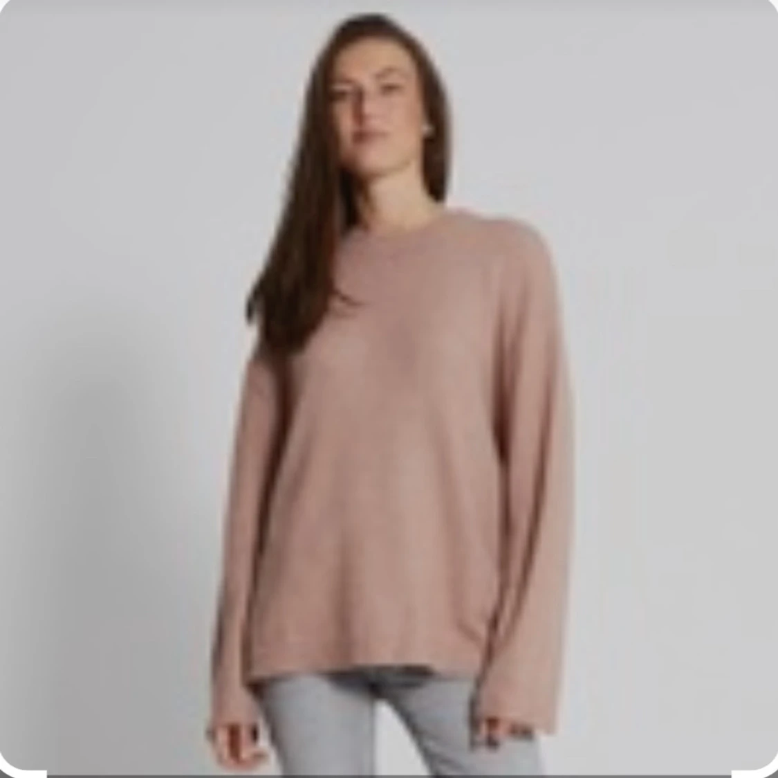 Beige-rosa stickad tröja med lång ärm