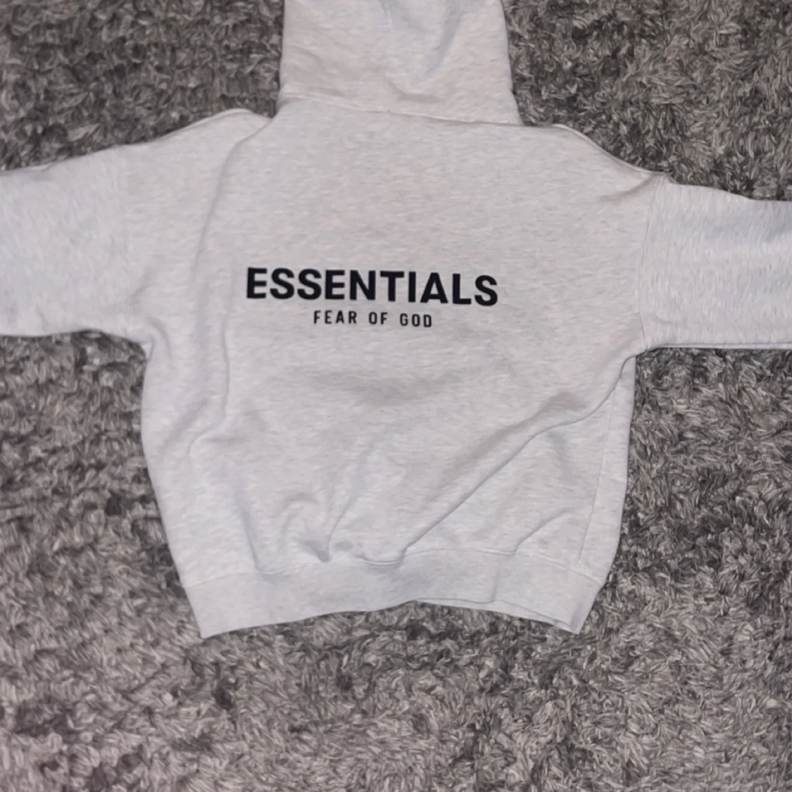 Ljusgrå Essentials Fear of God hoodie - 1