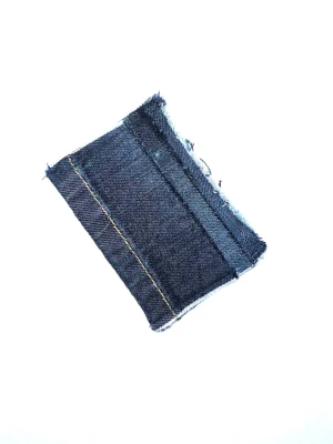 Mörkblå jeans korthållare  - Minimalistisk plånbok i mörkblå denim med synliga sömmar. Perfekt för kort och smågrejer, med två fickor! Superbra att ha med sig i väskan!💓