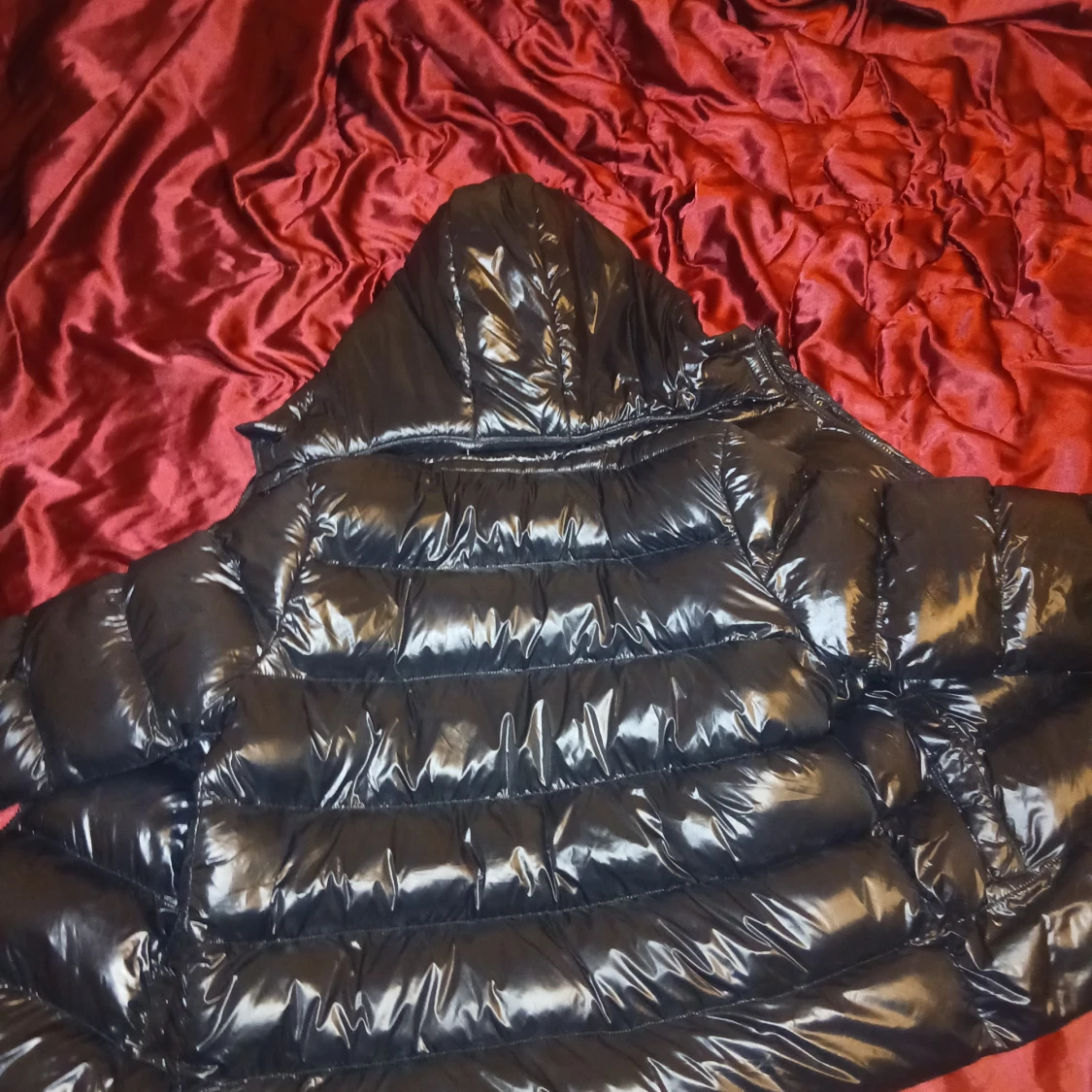 Svart pufferjacka med huva från Vision - 1