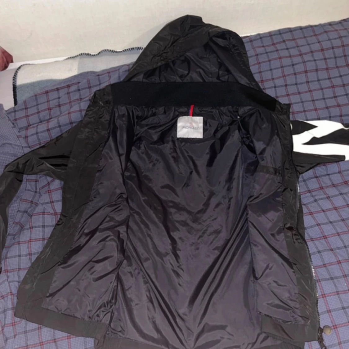 Svart Moncler vindjacka med huva - 3