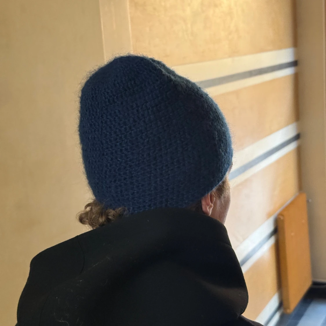 Mörkblå virkad mössa - 1