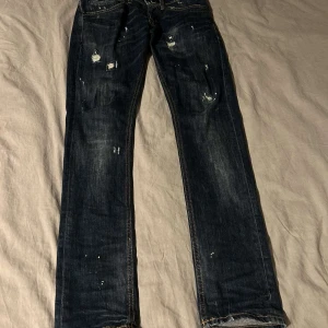Jeans från dondup George storlek 30 - Riktigt goa jeans från dondup skick 10/10, sitter as gött om du är runt 178😄