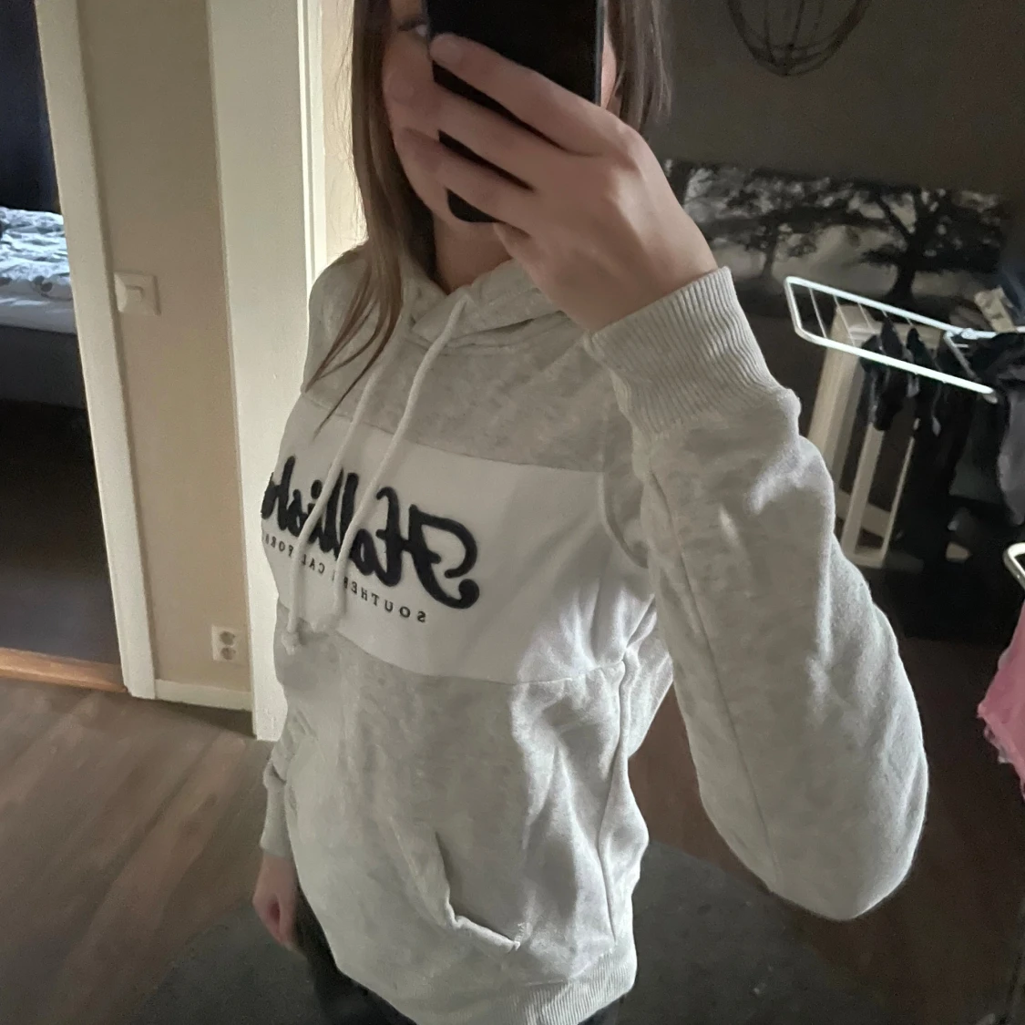 Ljusgrå hoodie från Hollister  - 1