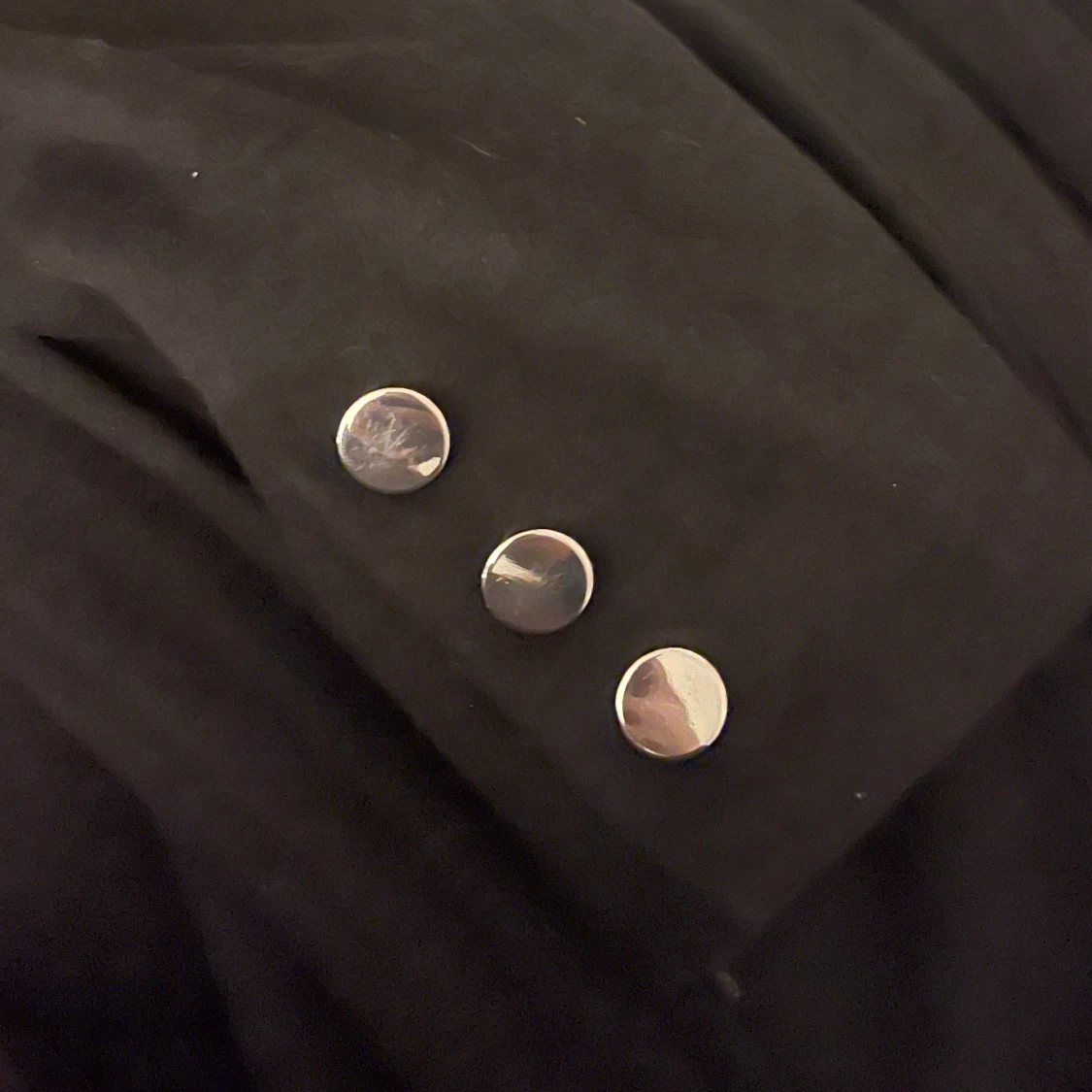 Svart kappa med päls från Chiara Forthi - 3