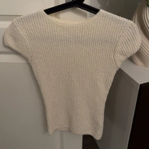 Stickad topp - Oanvänd, normal i storleken.