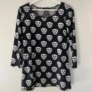 Svart cool topp - Cool svart topp I storlek M. 