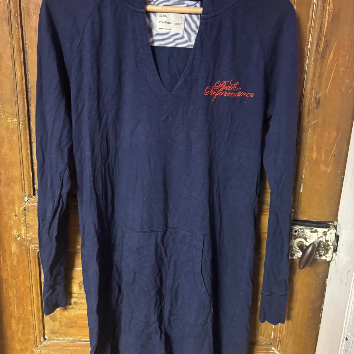 Mörkblå hoodie Peak Performance M