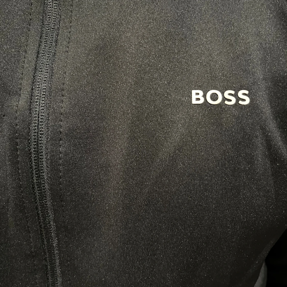 Svart zip-tröja från BOSS - 1