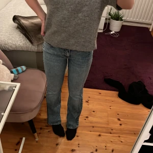 Bootcut jeans - Från Hm, midwaist. Mkt fint skick knappt använda ❤️pris diskuterbart 