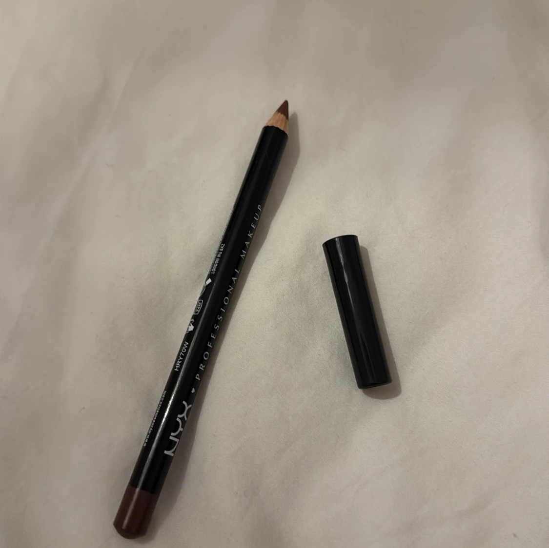 NYX brun läppenna - 2