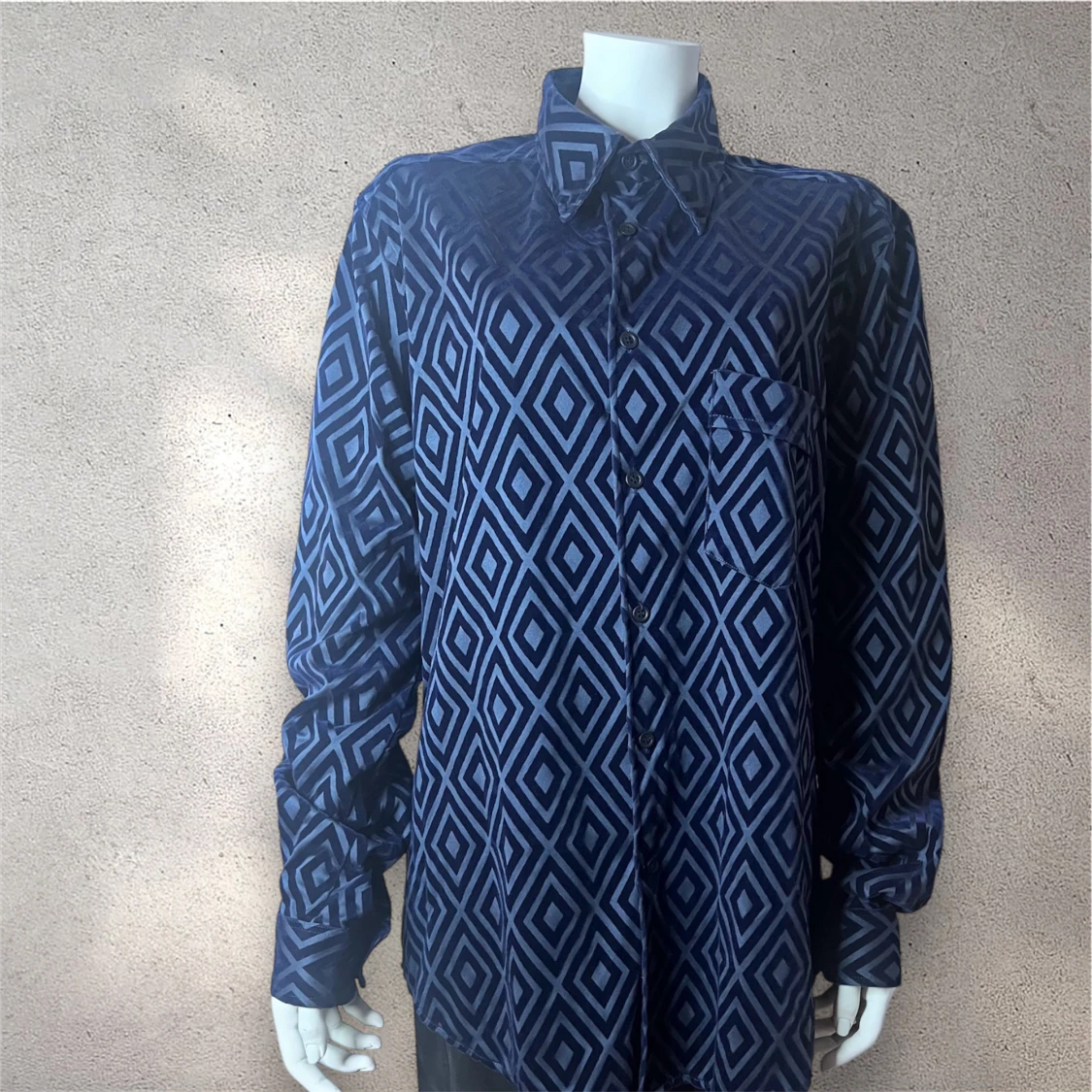 Blå mönstrad skjorta