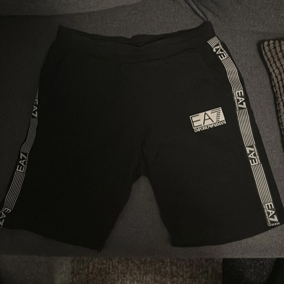 Svarta EA7 Emporio Armani shorts - 1