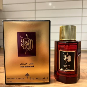 Sandalwood Eau de Parfum 100ml, ENDAST TESTAS - Unisex parfym från Ibraheem Al-Qurashi med namnet Sandalwood. Flaskan rymmer 100 ml och är tillverkad i Saudiarabien (KSA).