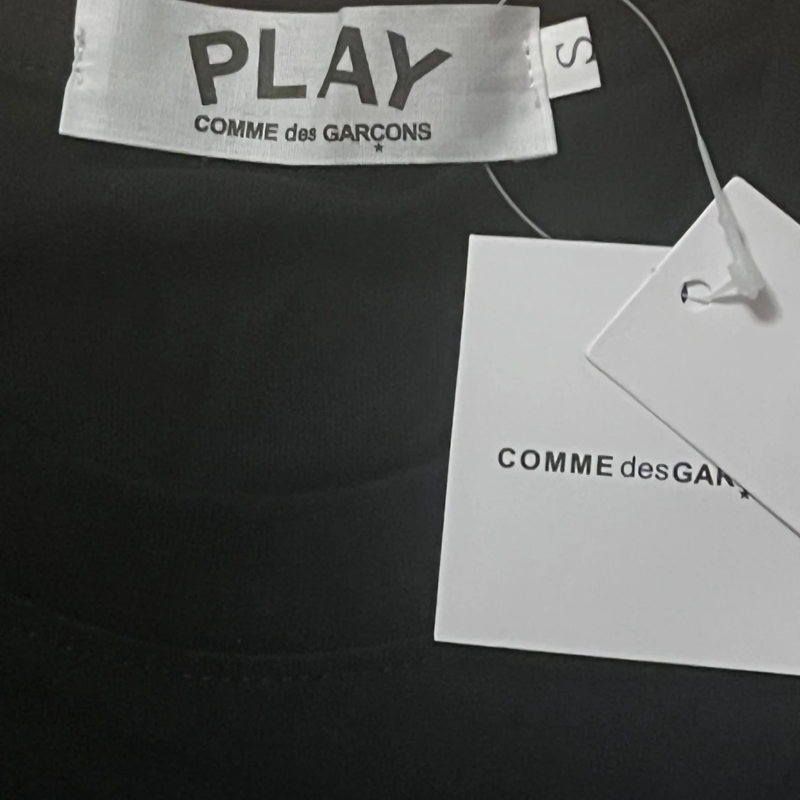 Svart Comme des Garçons Play t-shirt - 1