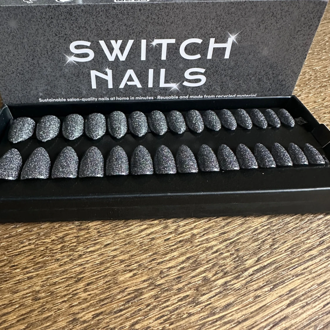 Switch Nails Shadow Flash Almond - 1