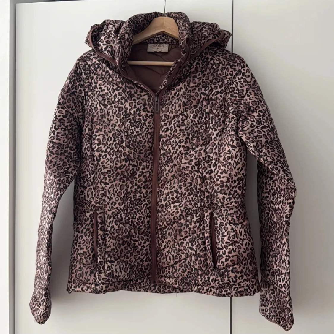 Leopardmönstrad pufferjacka Wados 